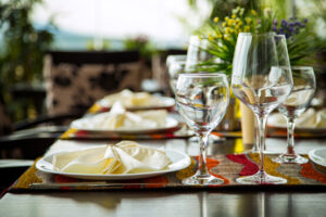 Read more about the article The ultimate guide of planning a perfect dinner party
