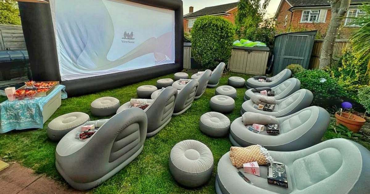 Read more about the article Inflatable Screens: Elevating Event Experiences to the Next Level!