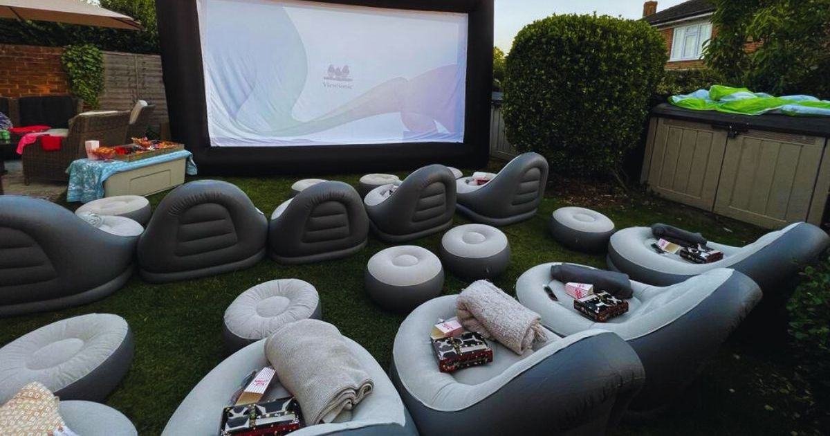 Read more about the article Reel Moments, Real Magic: Celebrating with Inflatable Cinematic Screens