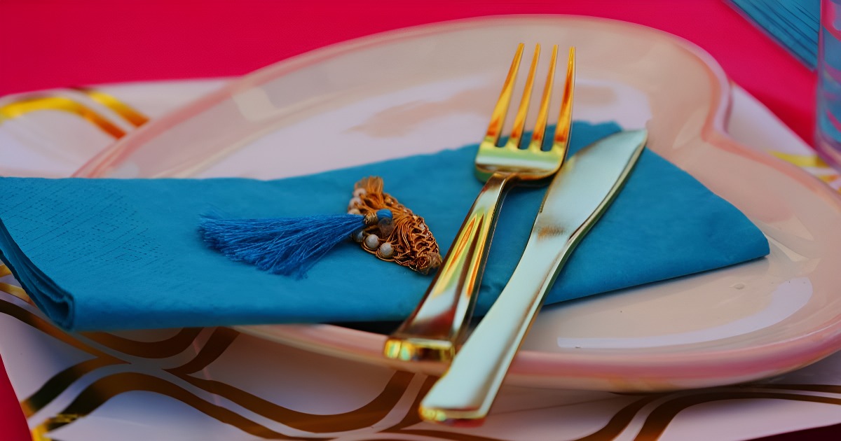 Read more about the article Table Decor Dilemmas: Which Style Will Elevate Your Dining Experience?