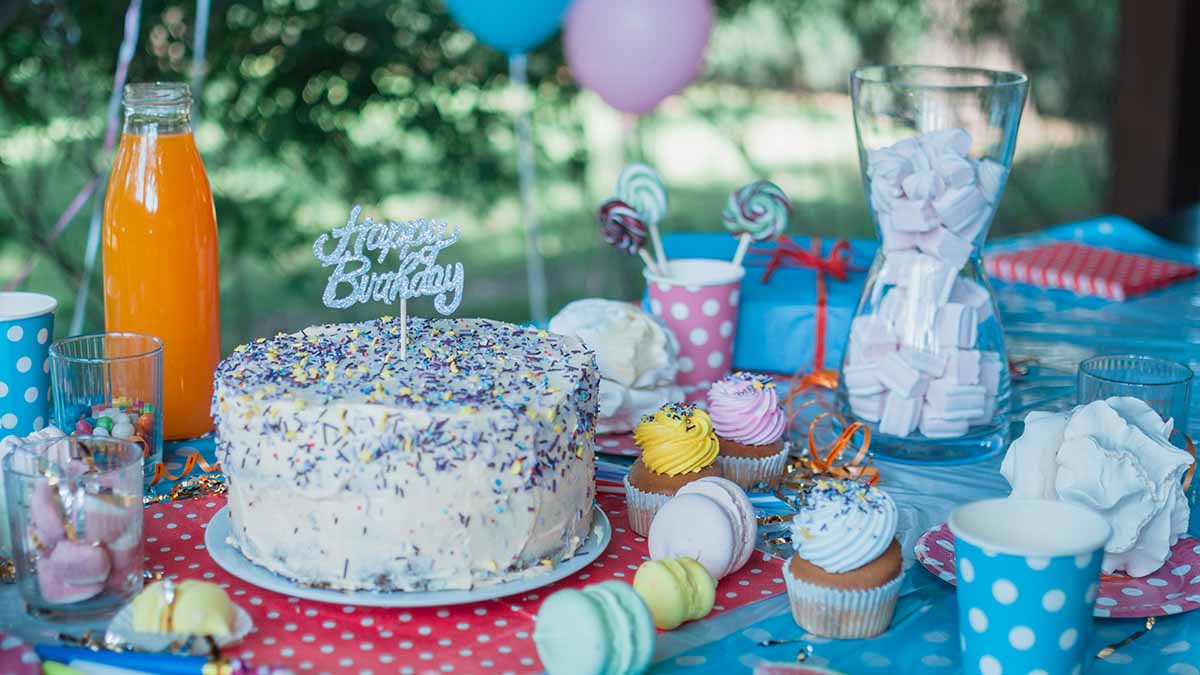 You are currently viewing How to Make Your Bluey Themed Birthday Party Stand Out with Unique Decorations