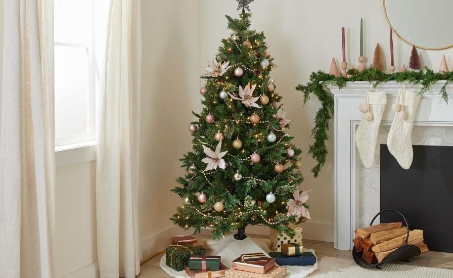 Decorate Your Christmas Tree 