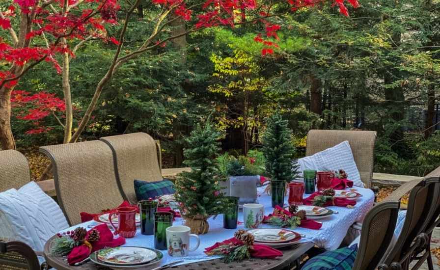 outdoor christmas dining