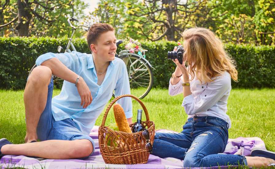 Outdoor Valentine’s Day Picnic
