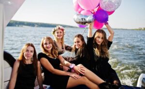 Read more about the article How to Throw a Birthday Party on a Boat in London
